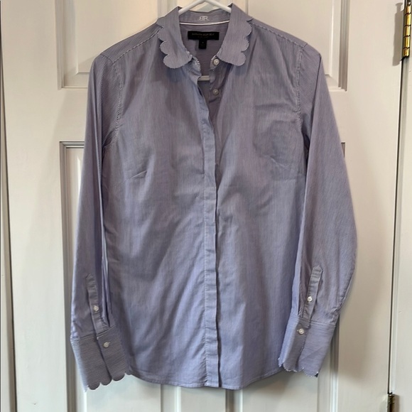 Banana Republic Riley Pinstripe w/ Scallop Details & Hidden Button Down - Size 4 - Picture 1 of 16